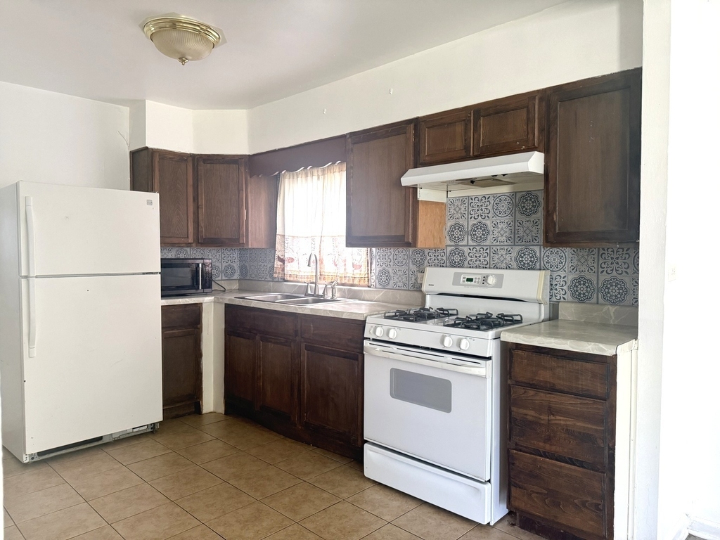16775 Artesian Avenue - Photo 3