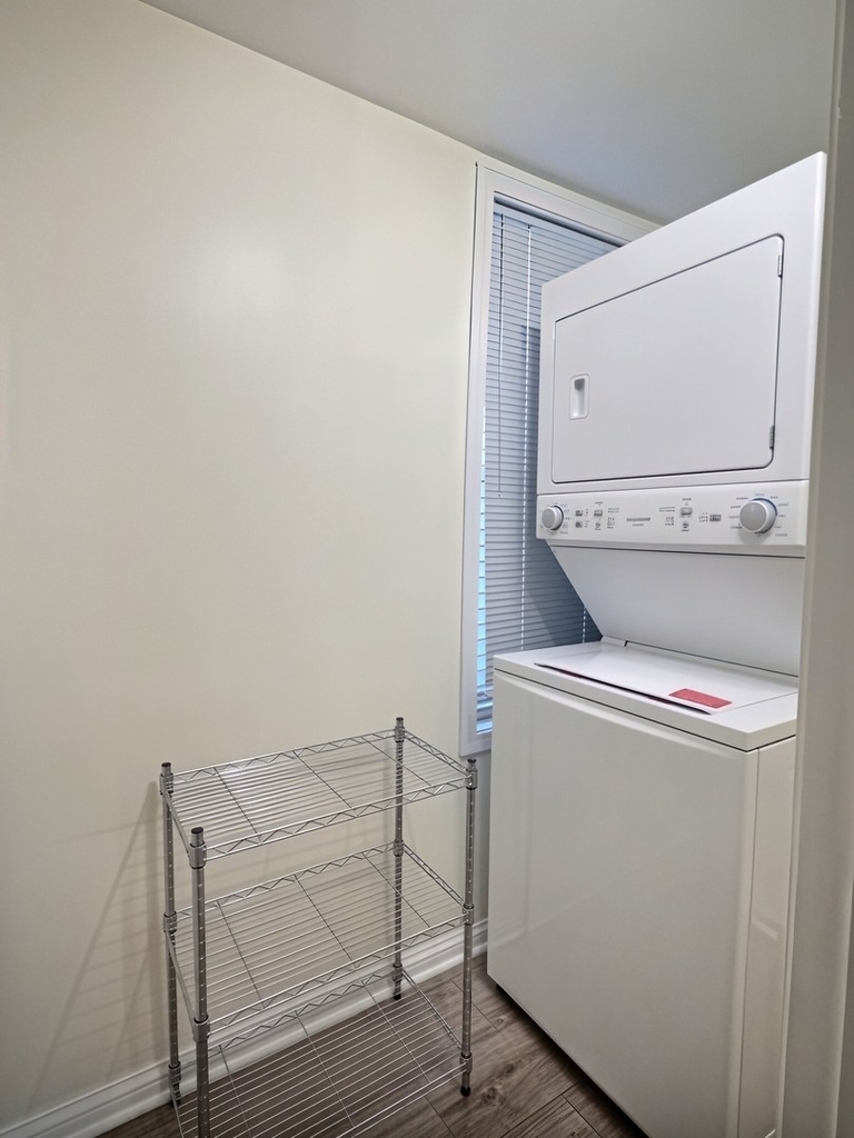 515 W 40th Place - Photo 15