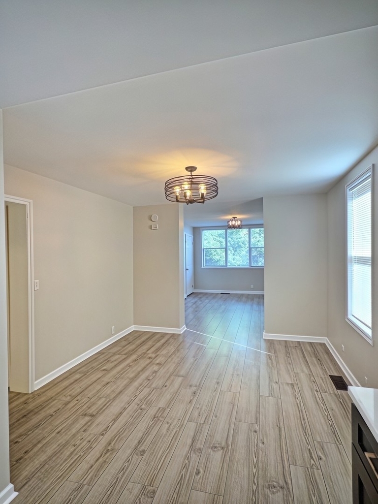 515 W 40th Place - Photo 3