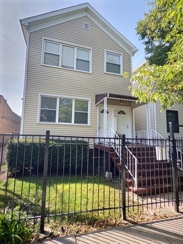 515 W 40th Place - Photo 0