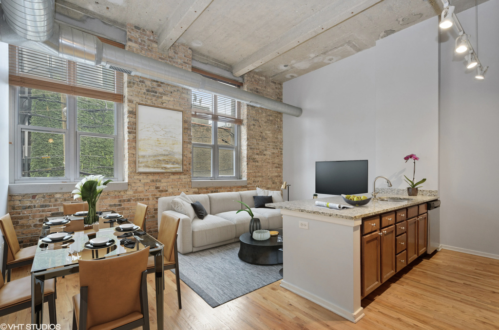 1735 N Paulina Street - Photo 2