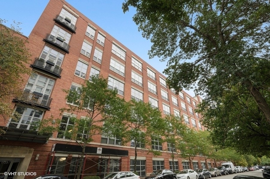 1735 N Paulina Street - Photo 0