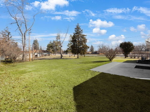 10 W Thacker Street - Photo 12