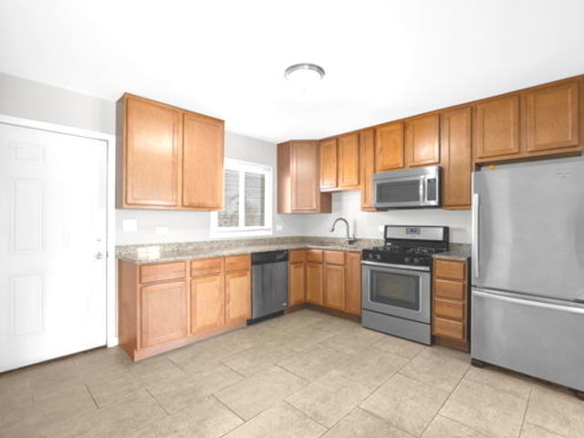 10 W Thacker Street - Photo 2