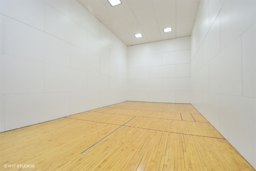 211 E Ohio Street - Photo 18
