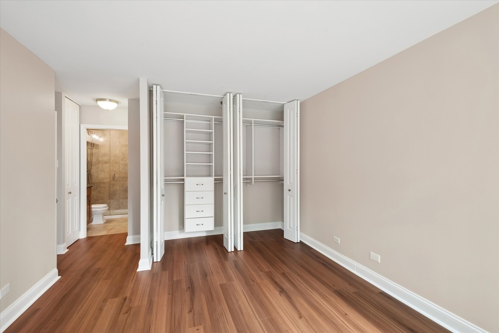 211 E Ohio Street - Photo 6