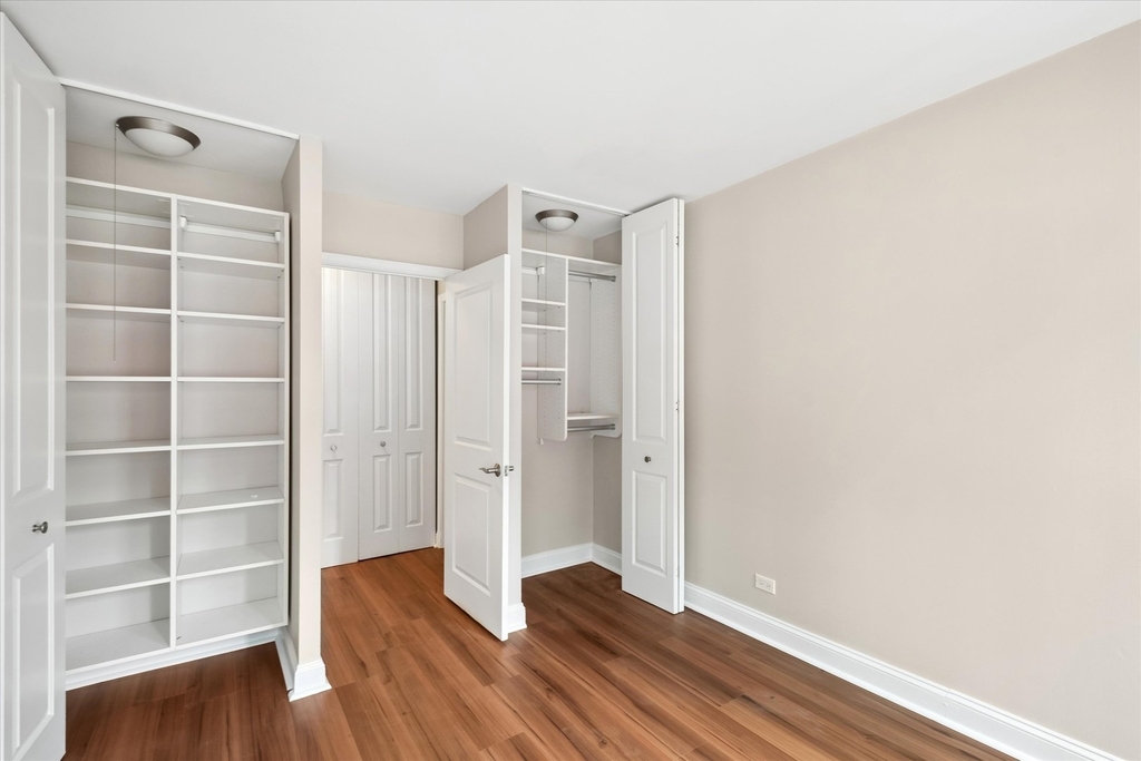 211 E Ohio Street - Photo 9