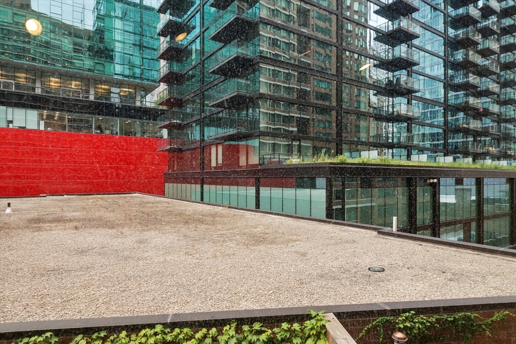 211 E Ohio Street - Photo 13