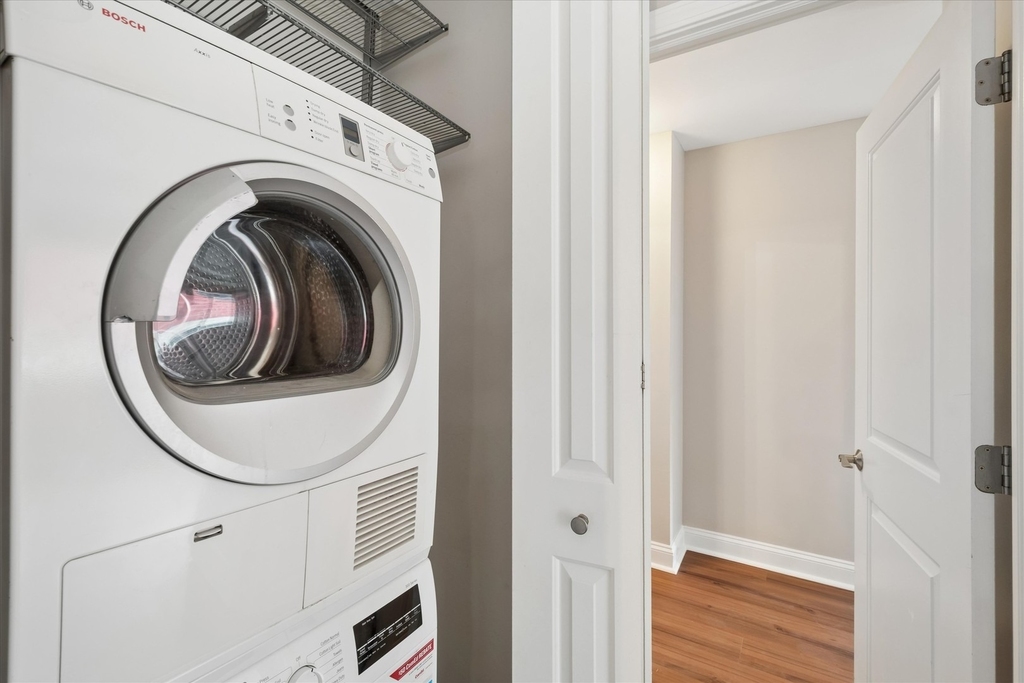211 E Ohio Street - Photo 11