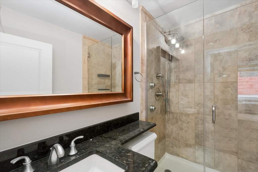 211 E Ohio Street - Photo 10