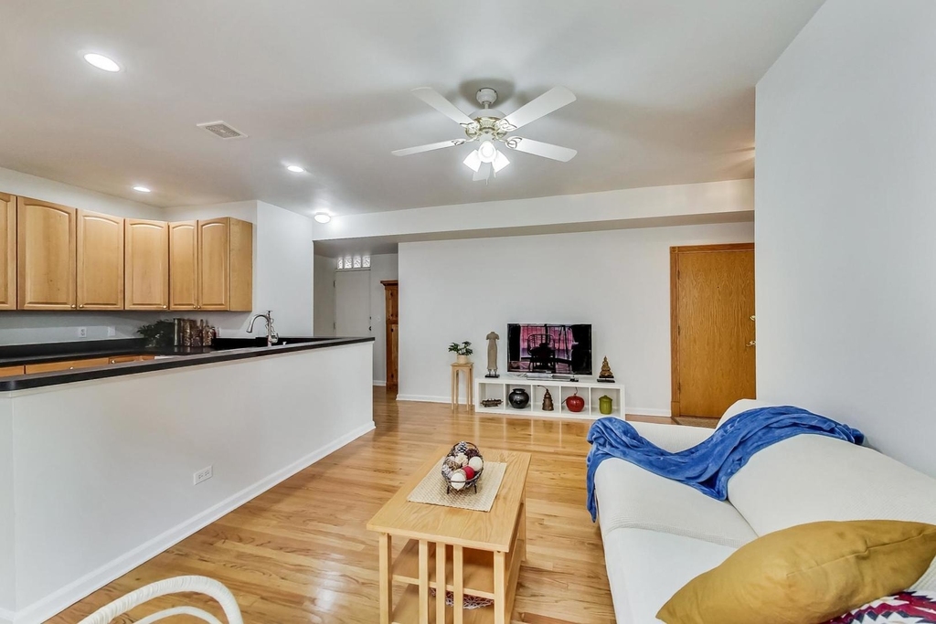 1914 W Chase Avenue - Photo 11