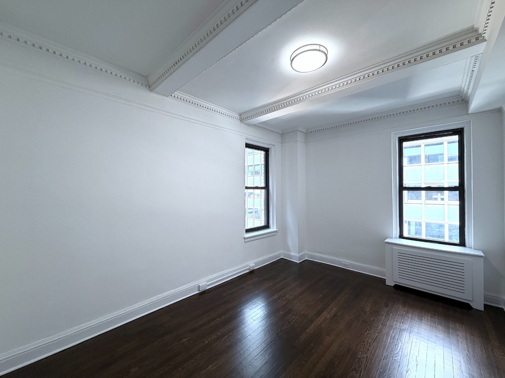 East 46th Street - Photo 2