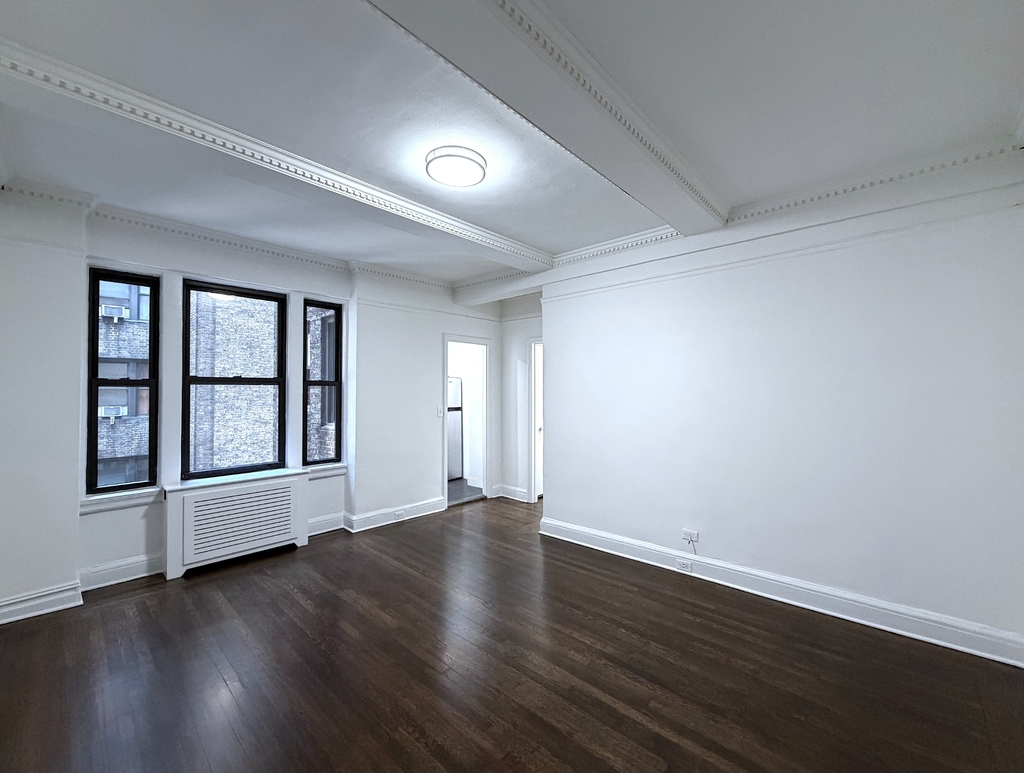 East 46th Street - Photo 0