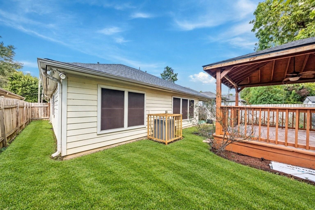 8421 Lawler Street - Photo 32