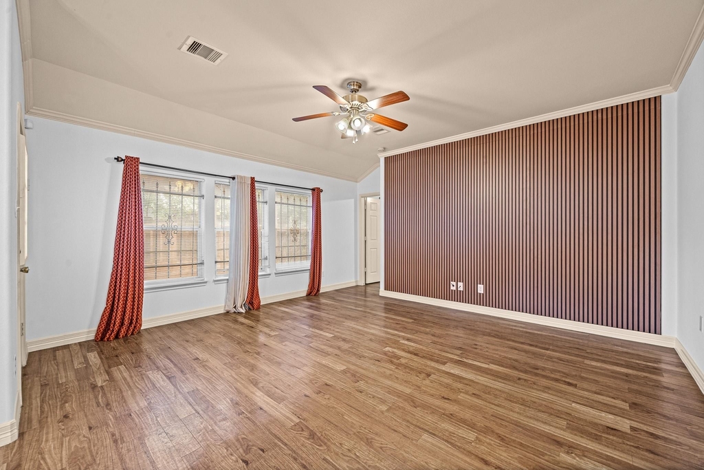 8421 Lawler Street - Photo 8