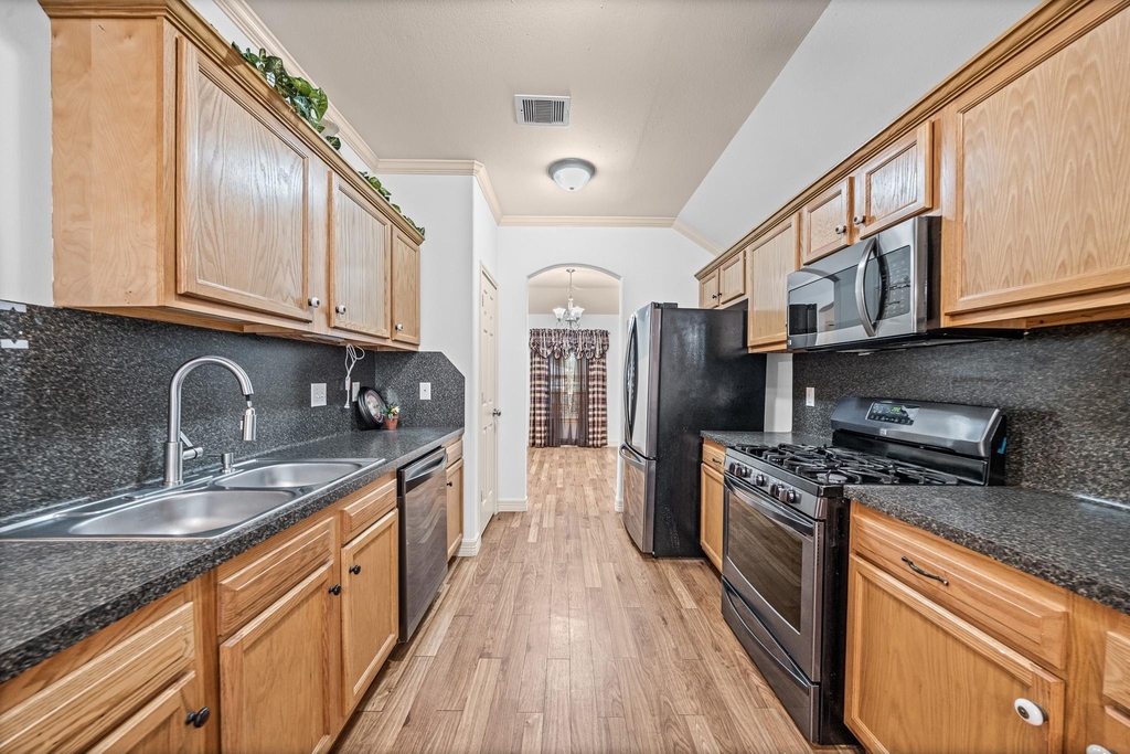 8421 Lawler Street - Photo 12