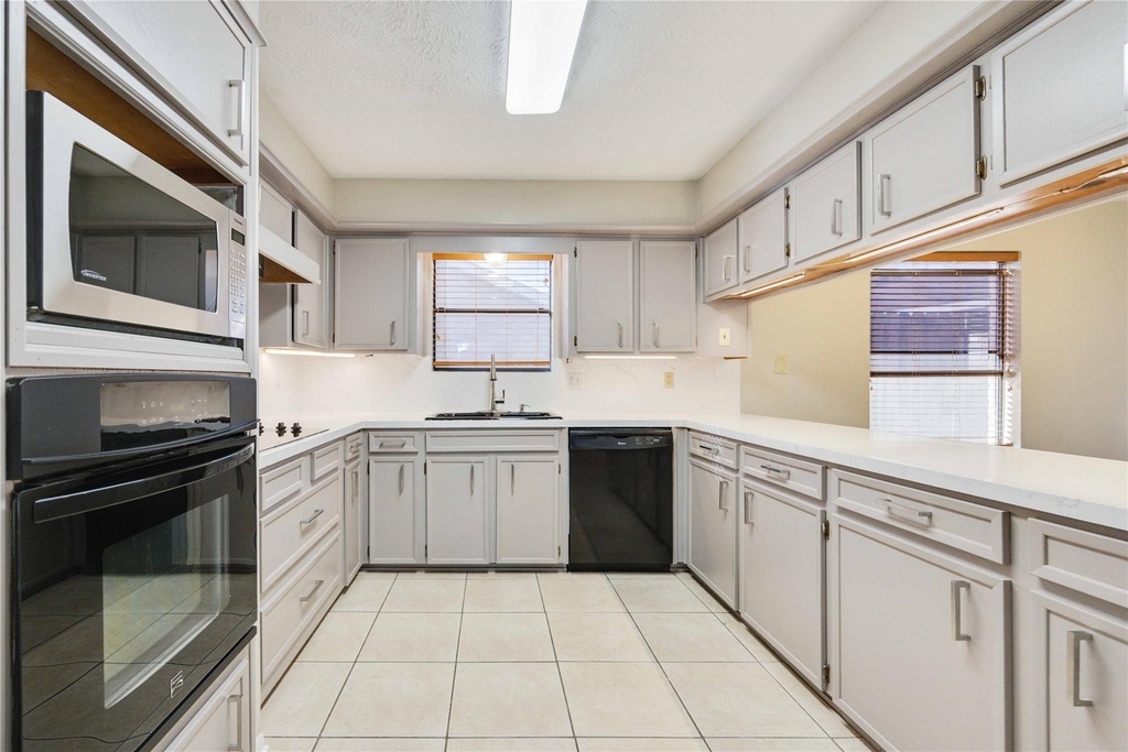 21214 Park Bend Drive - Photo 2