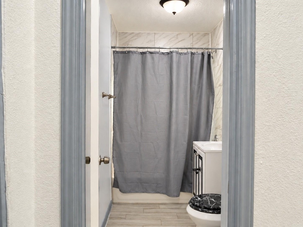 2402 Raymond Street - Photo 13
