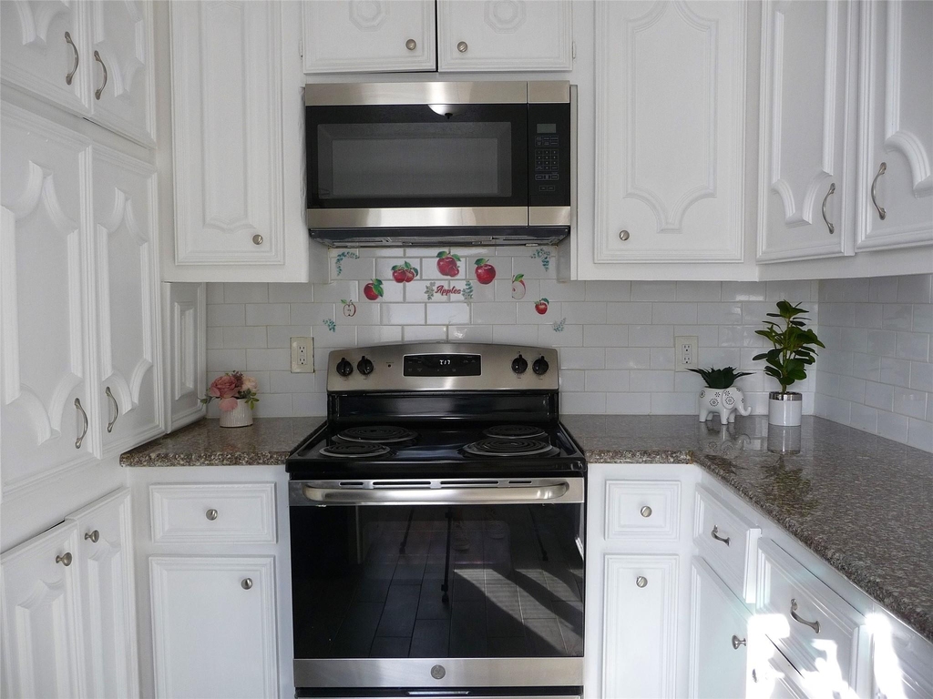 2402 Raymond Street - Photo 5