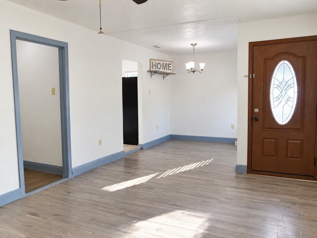 2402 Raymond Street - Photo 2