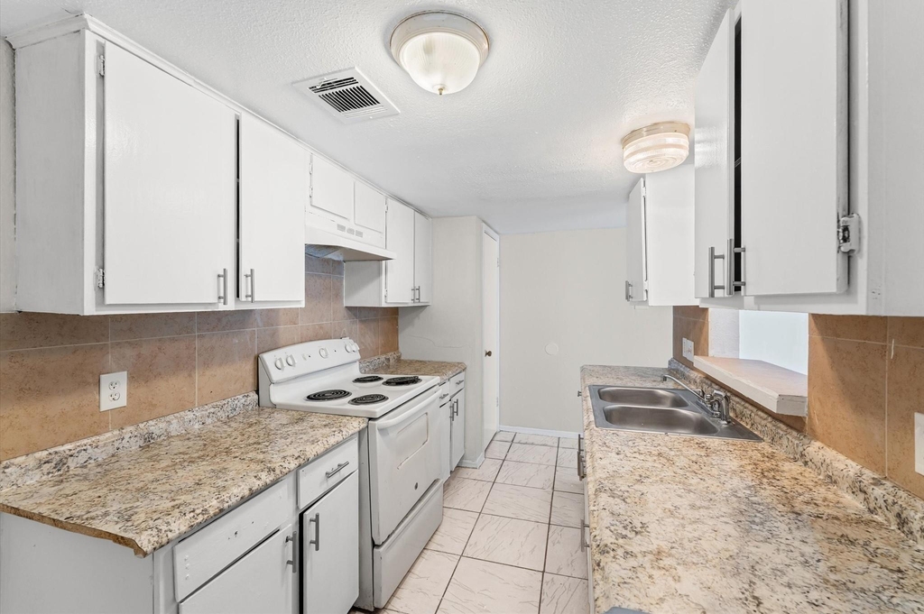 12206 Ormandy Street - Photo 1