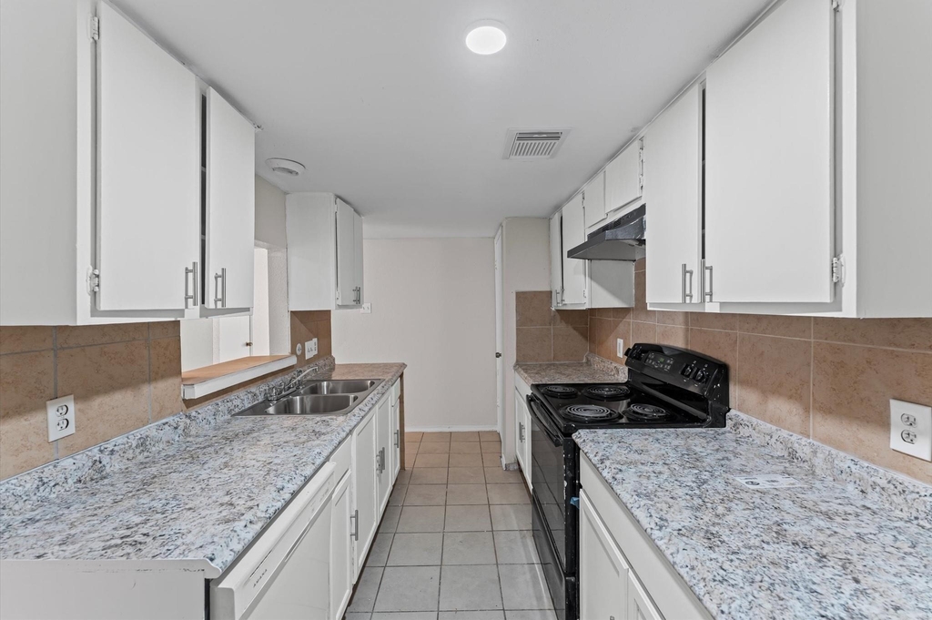 12206 Ormandy Street - Photo 2