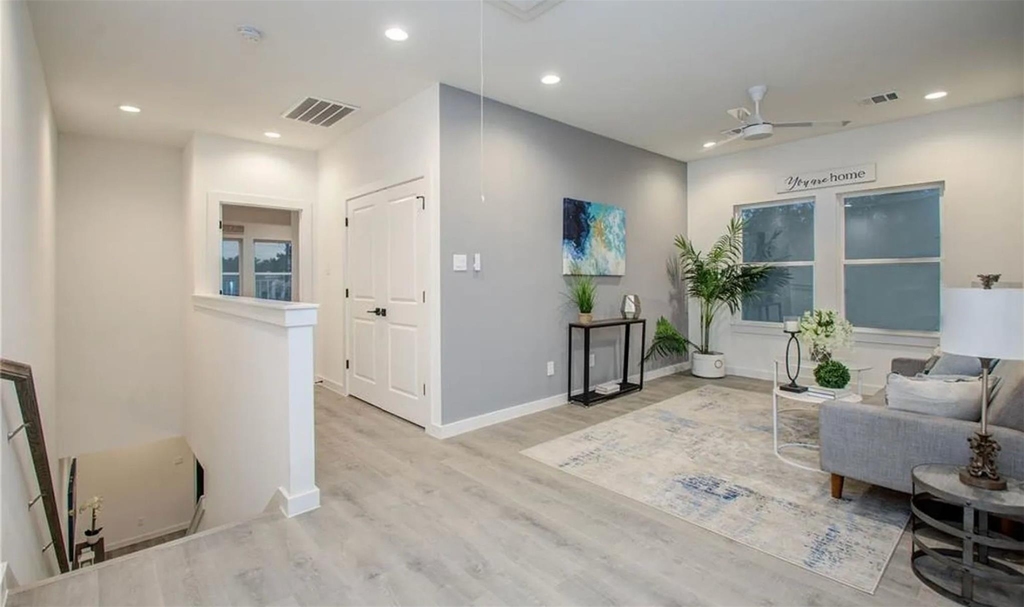 211 E 33rd Street - Photo 8