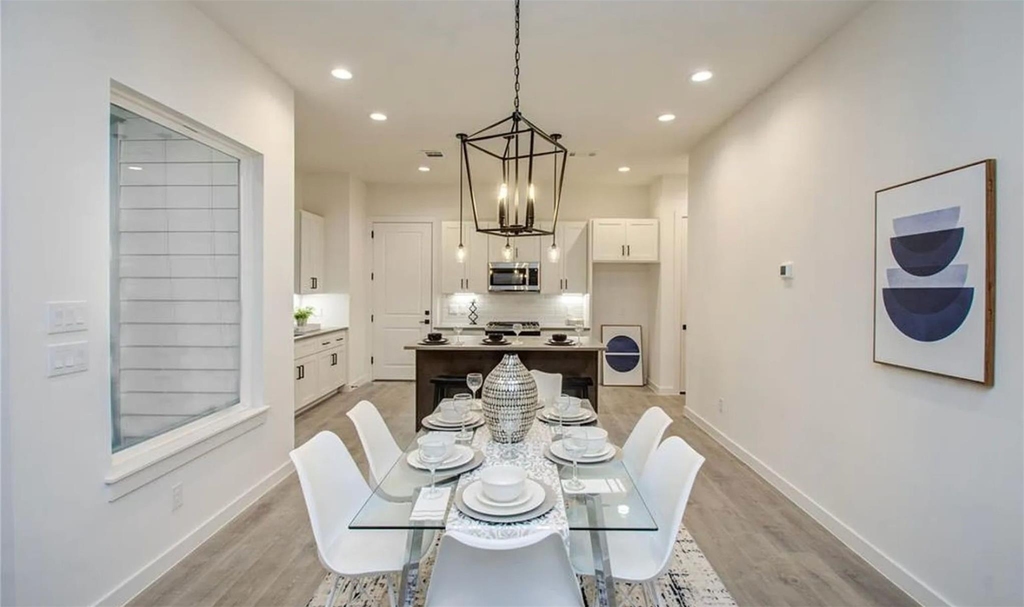 211 E 33rd Street - Photo 3