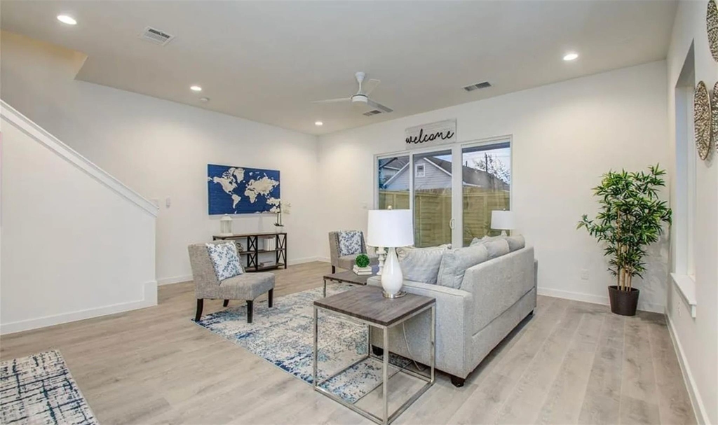 211 E 33rd Street - Photo 9