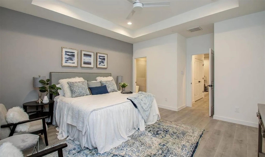 211 E 33rd Street - Photo 7