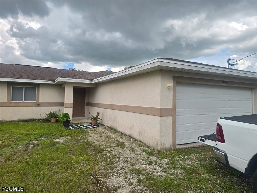 909 Eisenhower Boulevard - Photo 0