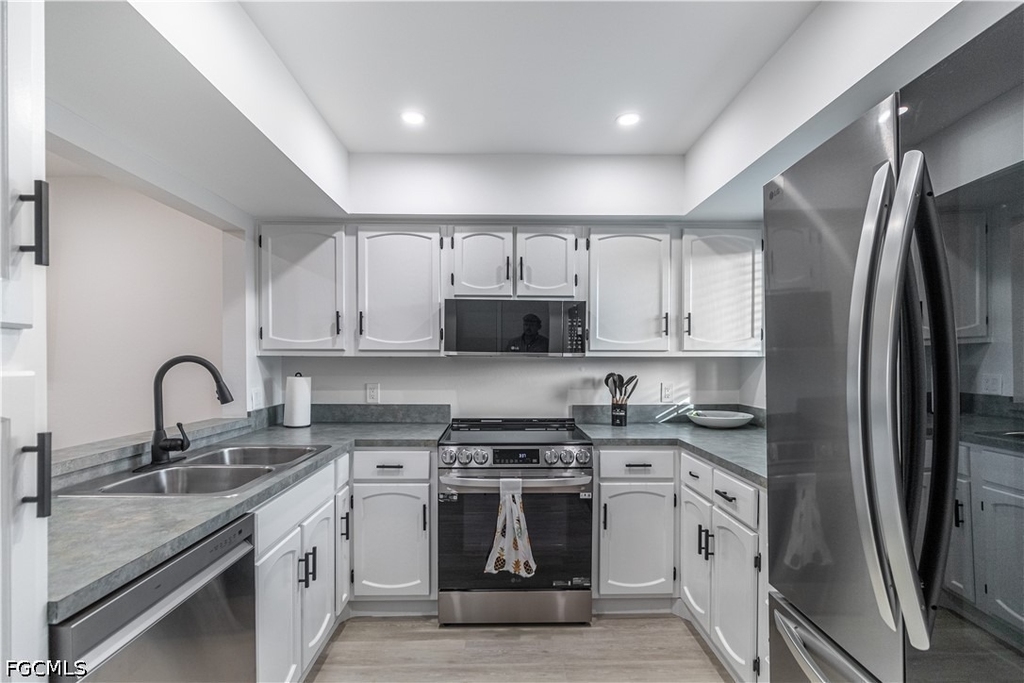 7402 Lake Breeze Drive - Photo 2