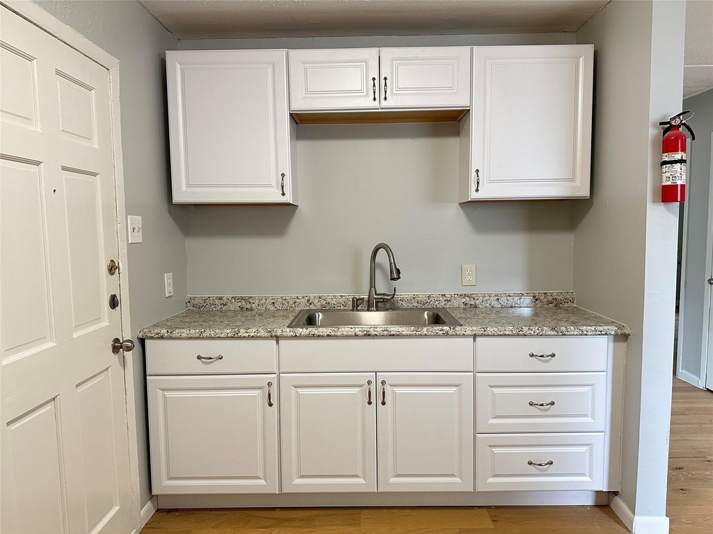 8010 Roswell Street - Photo 6