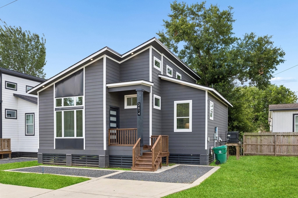2614 Noble Street - Photo 2