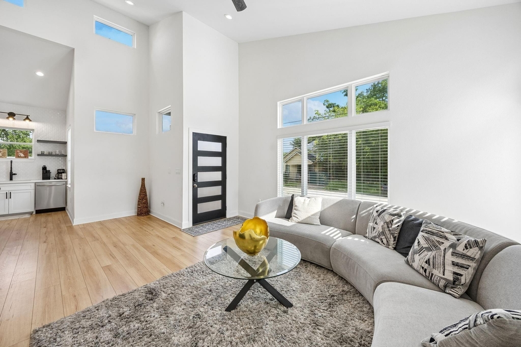 2614 Noble Street - Photo 3