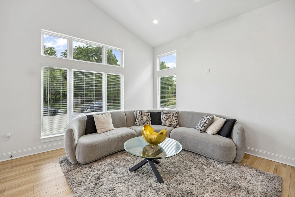2614 Noble Street - Photo 6