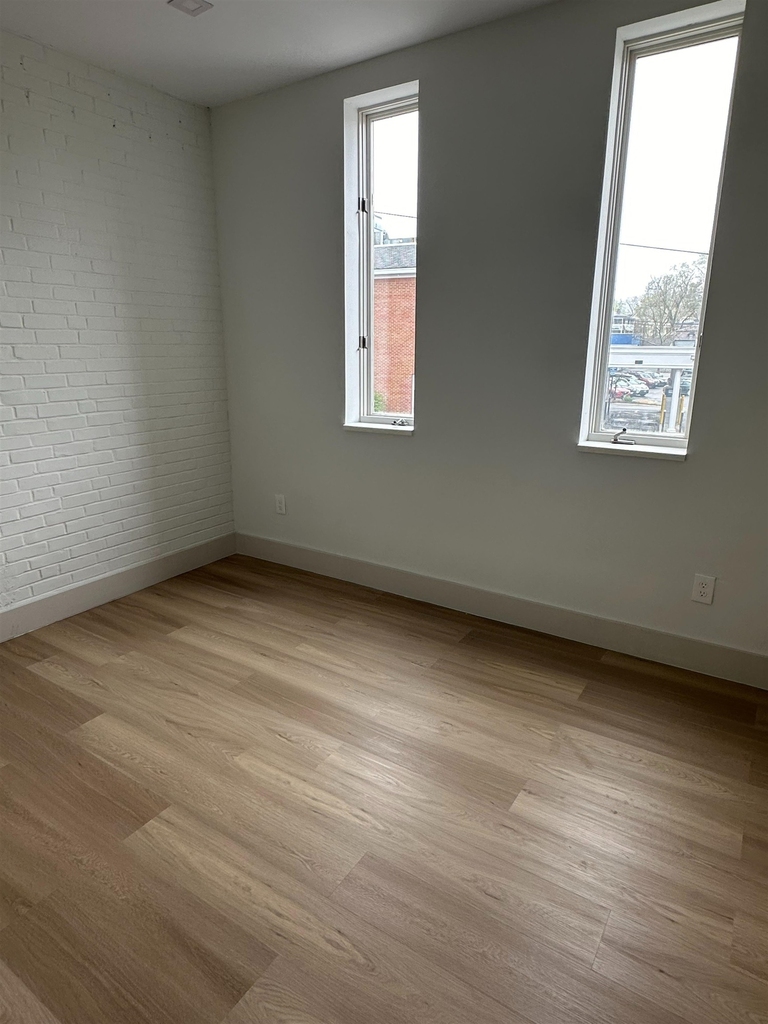 215 Main - Photo 4