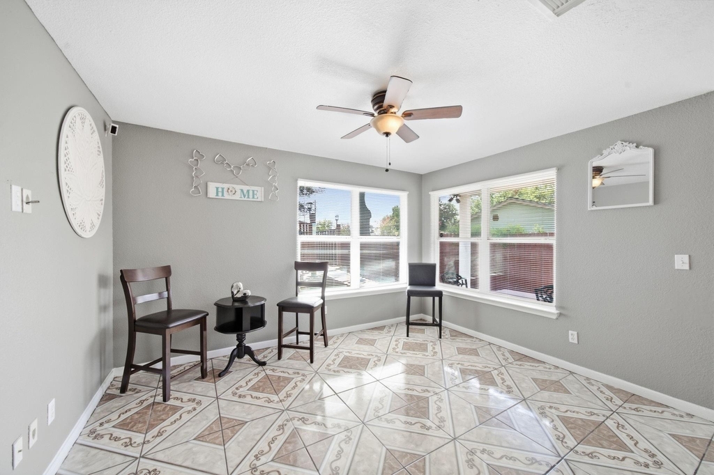 5306 Jewel Street - Photo 6