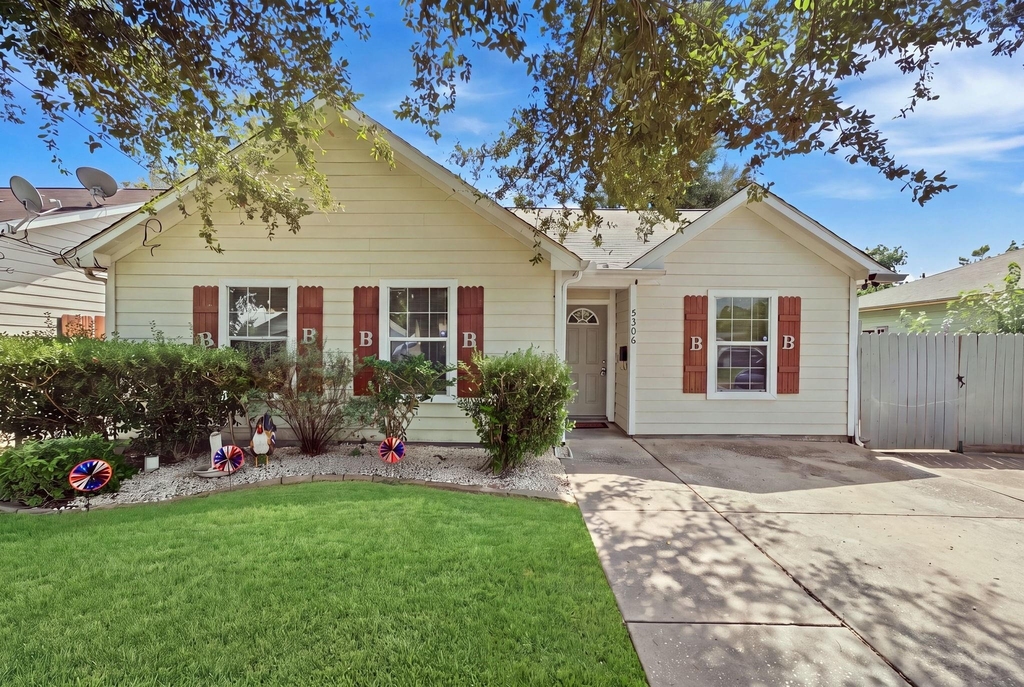 5306 Jewel Street - Photo 1