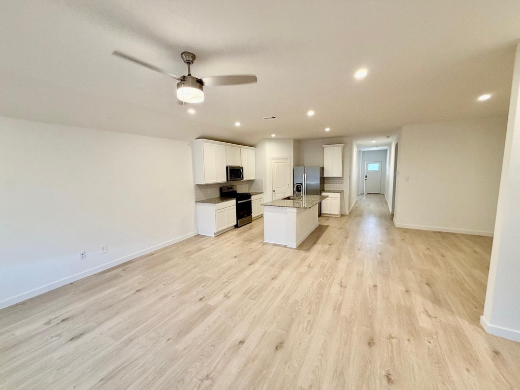 5122 Sunset Oaks Drive - Photo 5