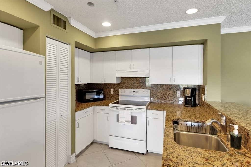 1195 Wildwood Lakes Boulevard - Photo 4