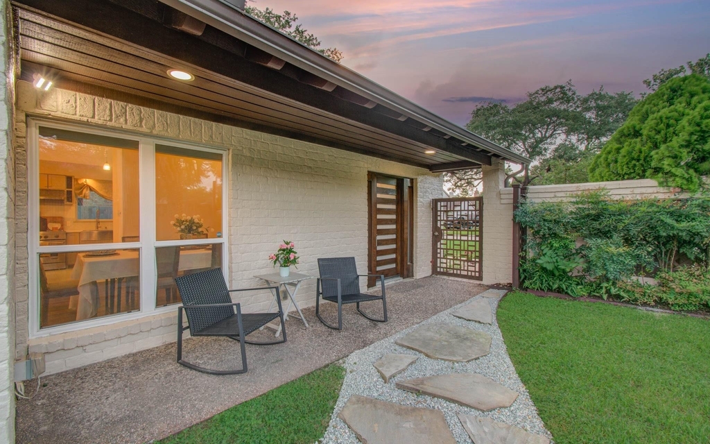 14603 Carolcrest Drive - Photo 2