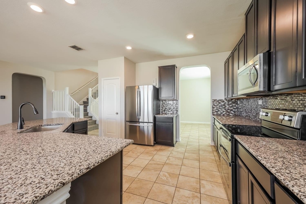 220 Colonial Bluff - Photo 2