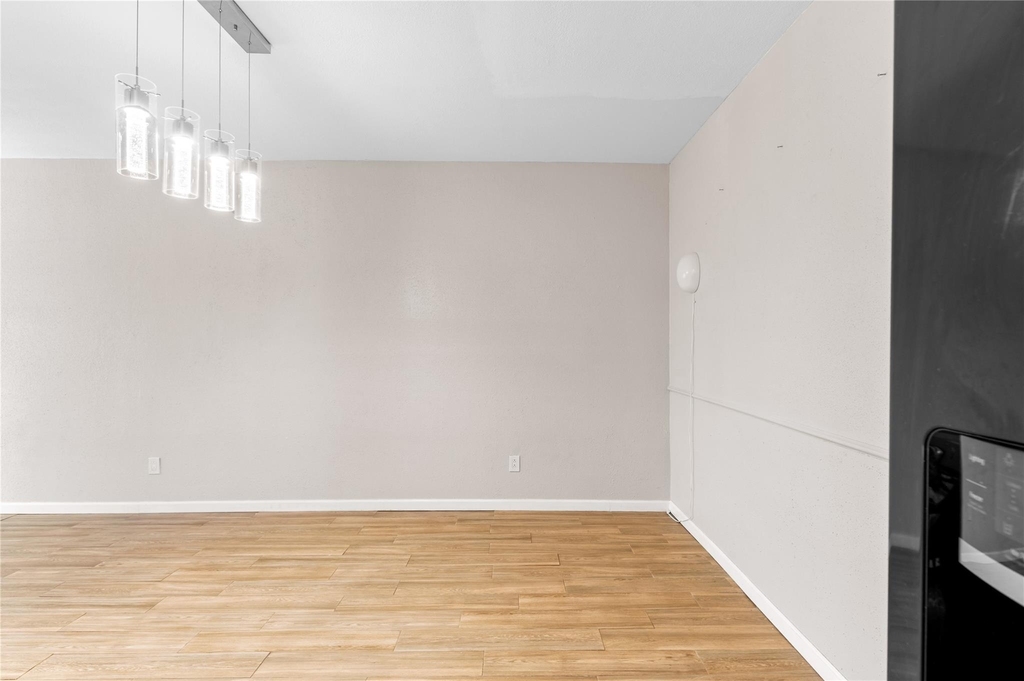 2100 Tanglewilde Street - Photo 11