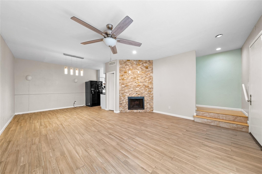 2100 Tanglewilde Street - Photo 4