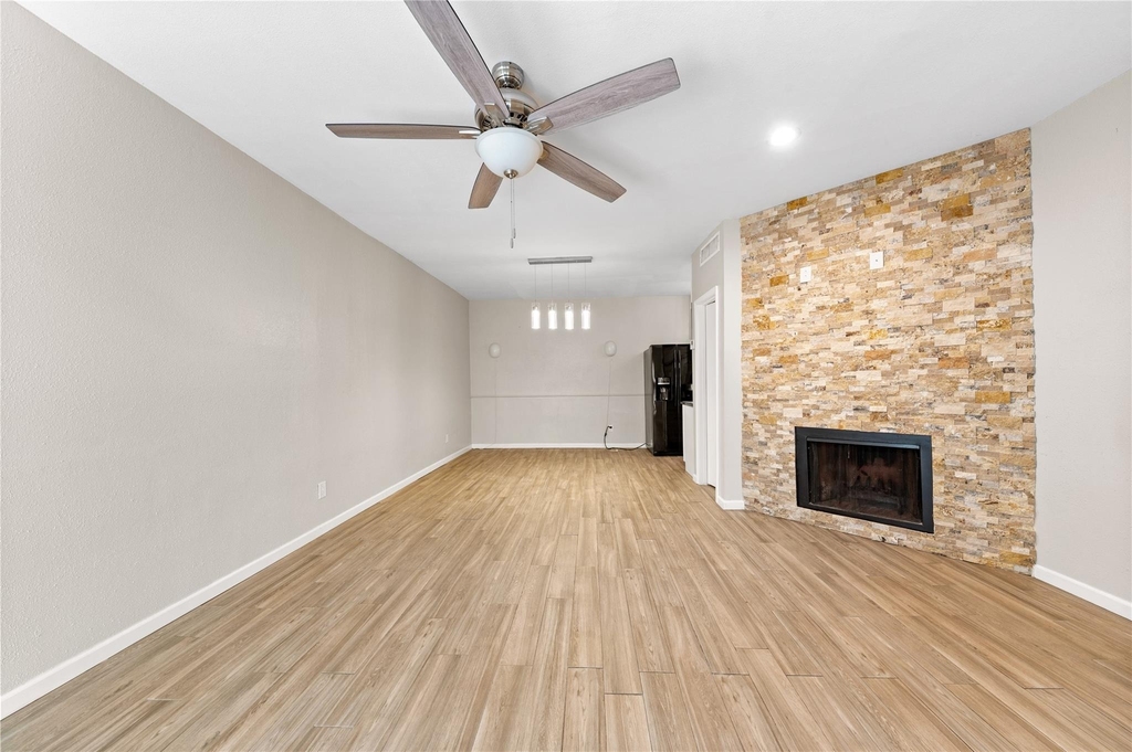 2100 Tanglewilde Street - Photo 3
