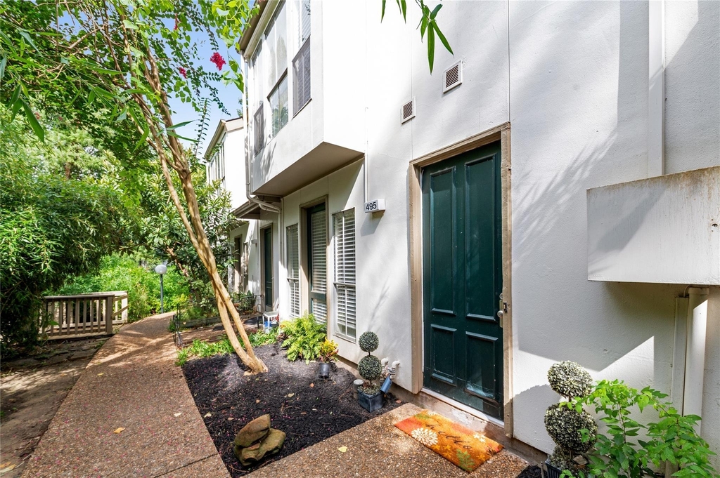 2100 Tanglewilde Street - Photo 23