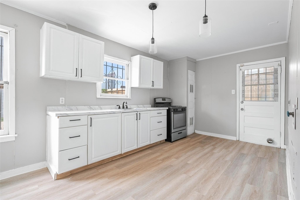 2410 Milby Street - Photo 6