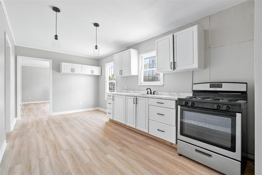 2410 Milby Street - Photo 7