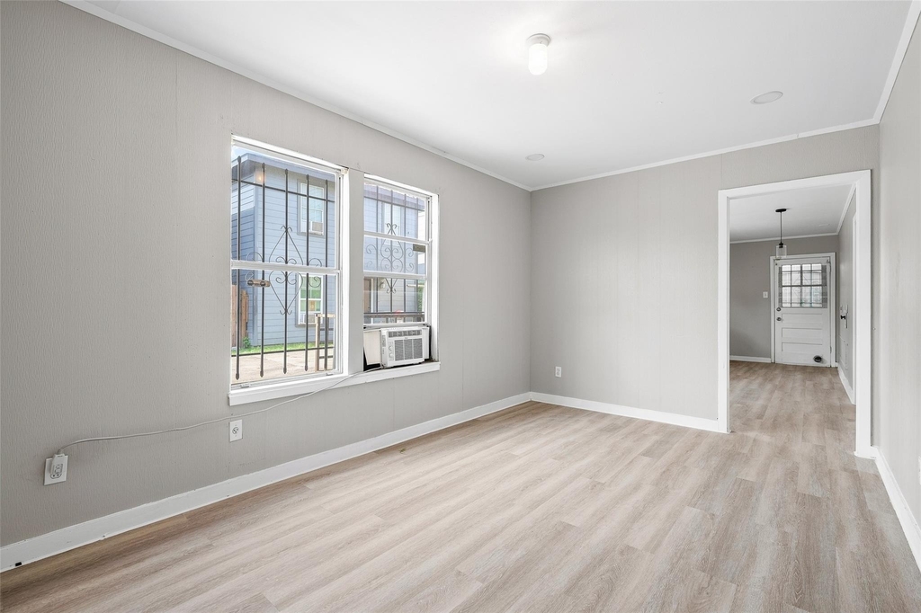 2410 Milby Street - Photo 2